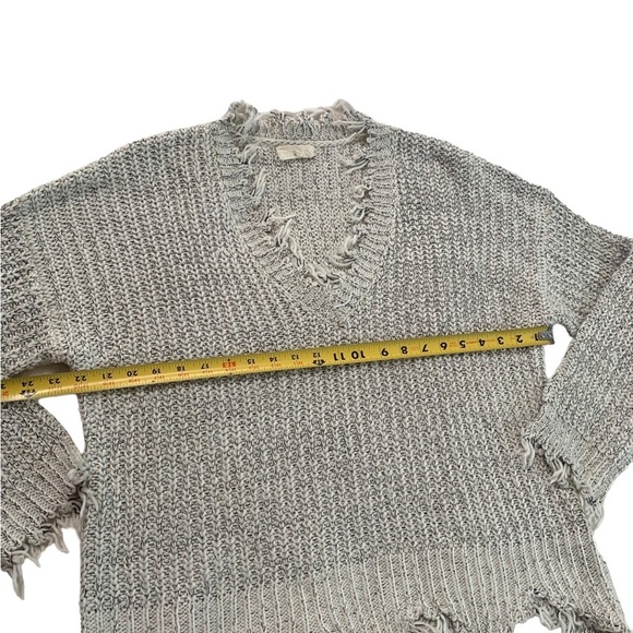 Vistique V-neck Frayed Sweater Size Medium - Picture 6 of 17